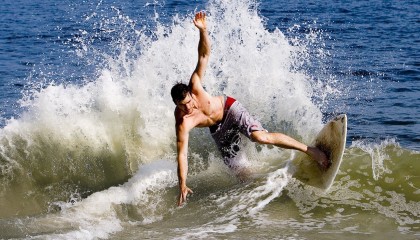 开云体育app-控球球队是否在上半场主动降速确保体能储备，控球率高就会赢吗