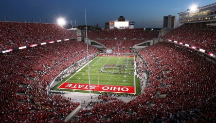 开云体育vip-曼城传控体系持续主导比赛节奏，曼城传奇中场